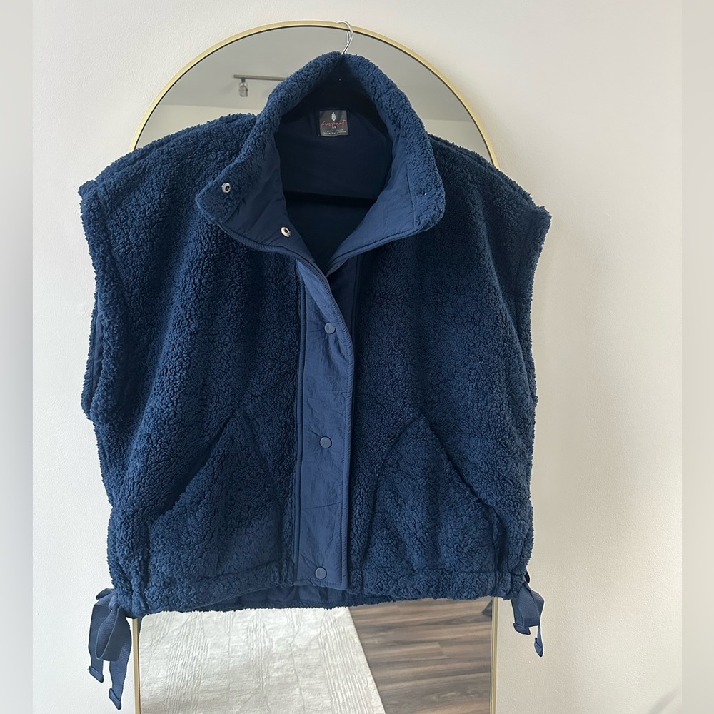 FP Scout It Out Embroidered Fleece Vest - Picture 4 of 13
